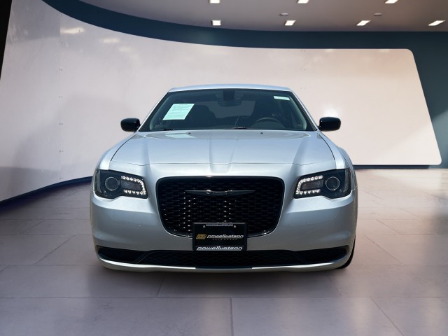 2023 Chrysler 300 Touring photo 8