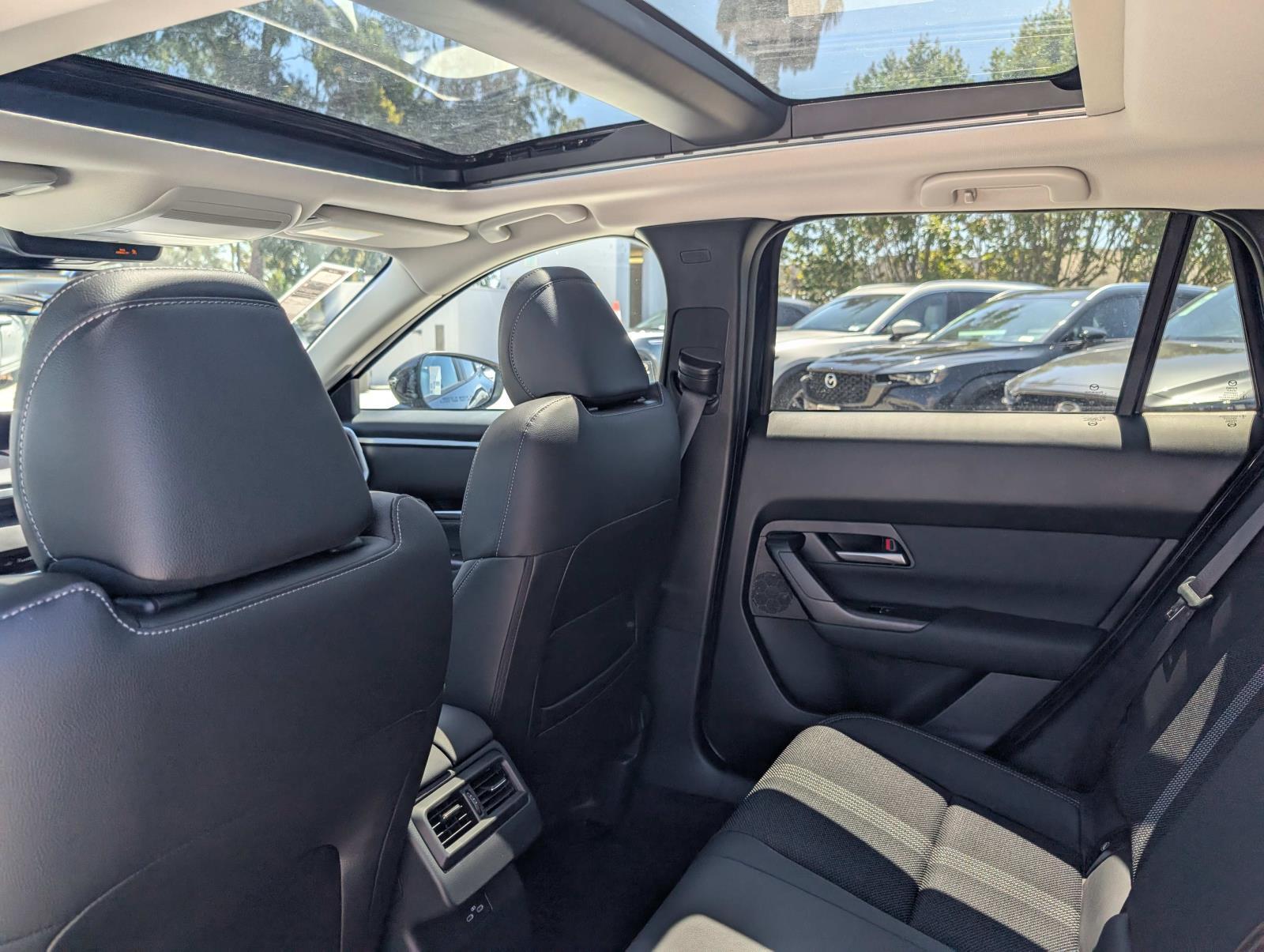 2025 Mazda CX-50 2.5 S Premium photo 4