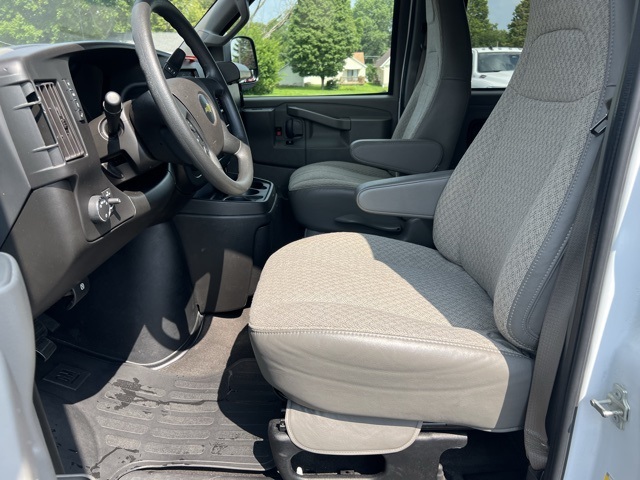2023 Chevrolet Express 3500 LS photo 5