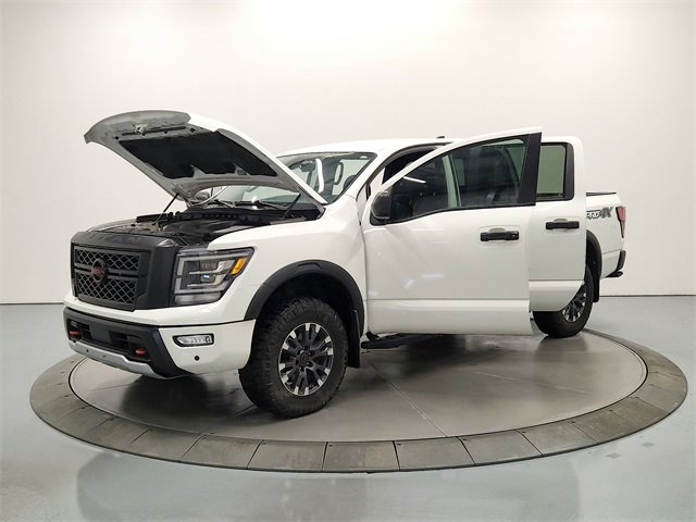 2023 Nissan Titan PRO-4X photo 9