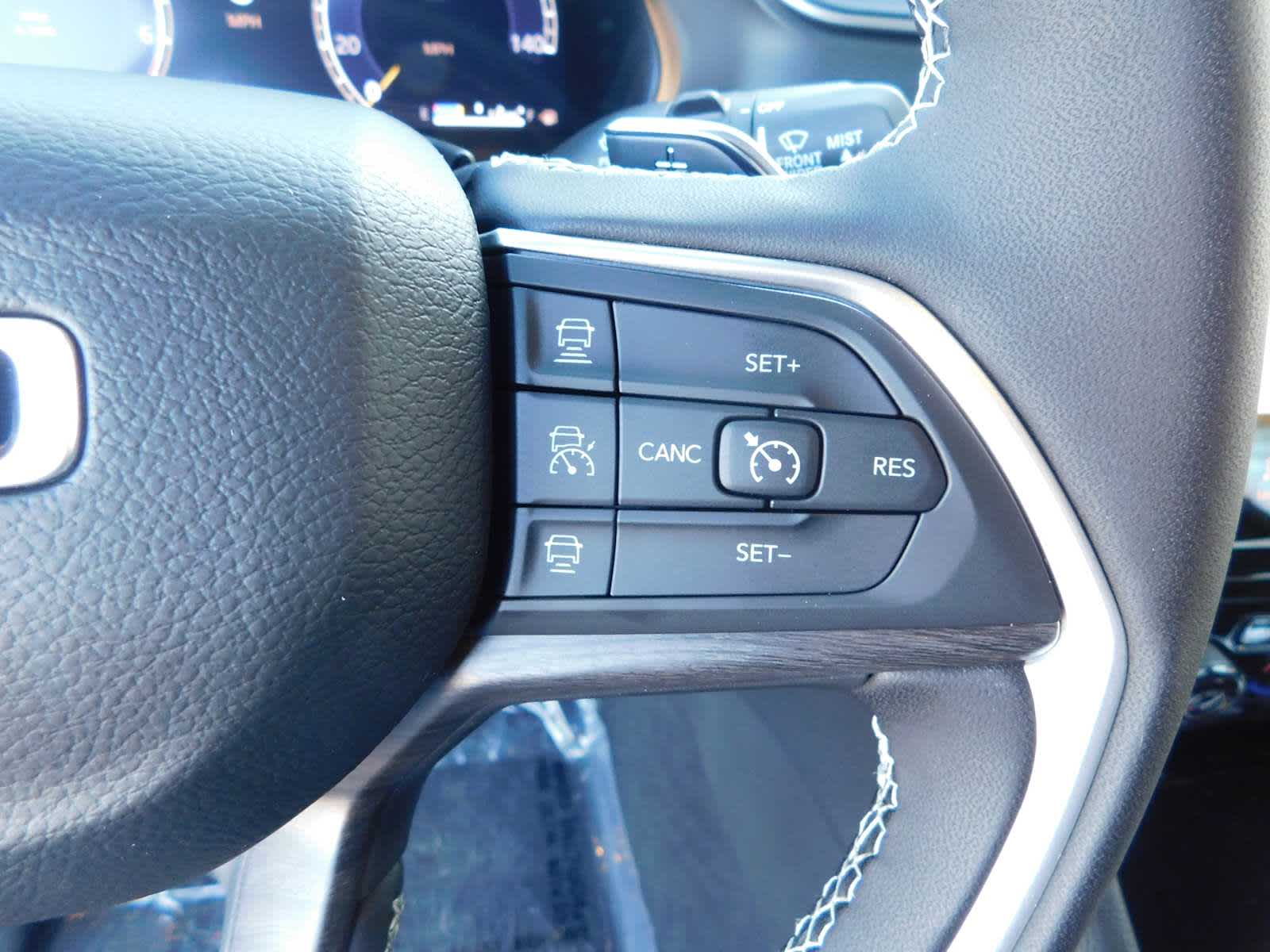 2025 Jeep Grand Cherokee Limited photo 18