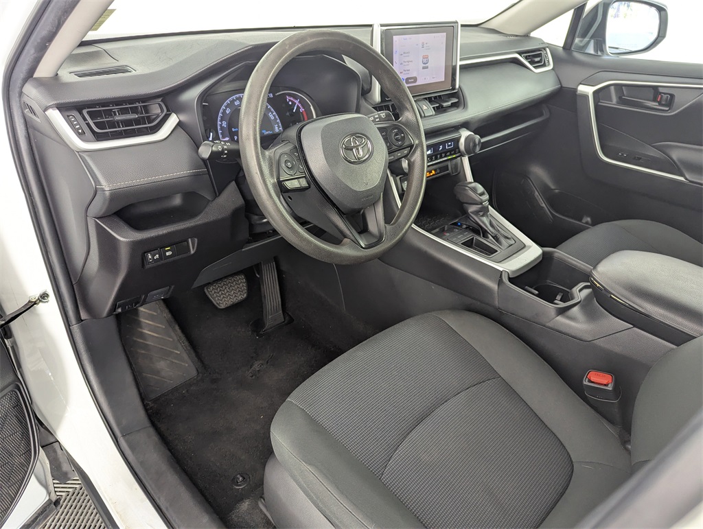 2023 Toyota RAV4 LE photo 8