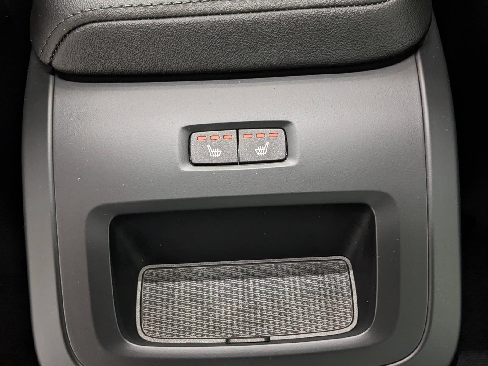 2025 Volvo S60 B5 Core photo 4