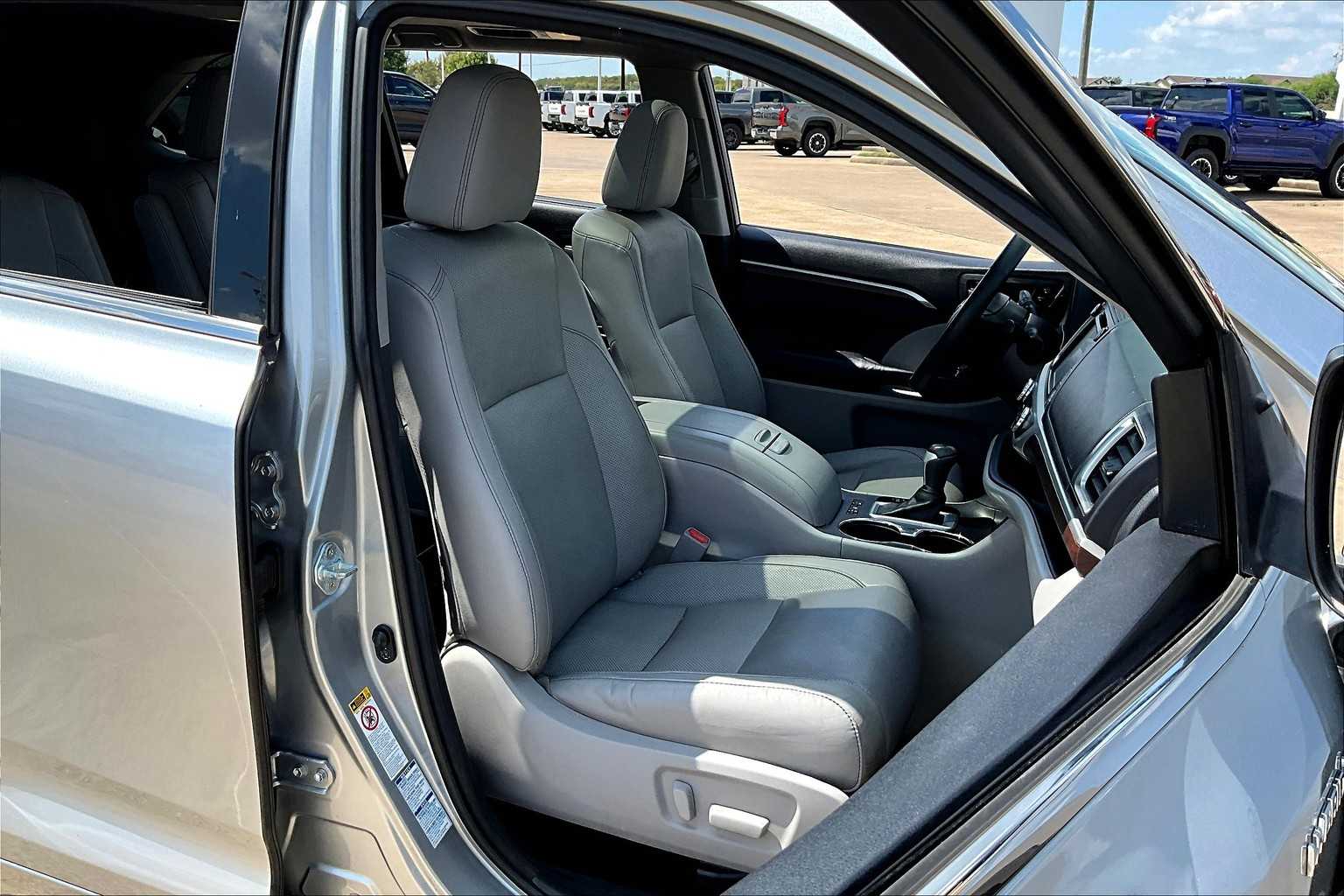 2016 Toyota Highlander Hybrid Limited Platinum photo 8