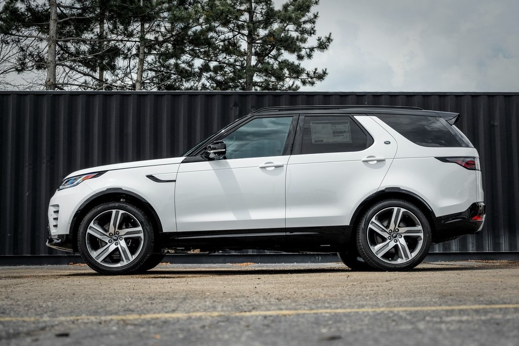 2025 Land Rover Discovery Metropolitan Edition photo 2