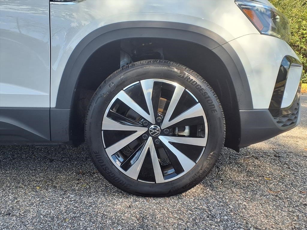 2024 Volkswagen Taos SE photo 4