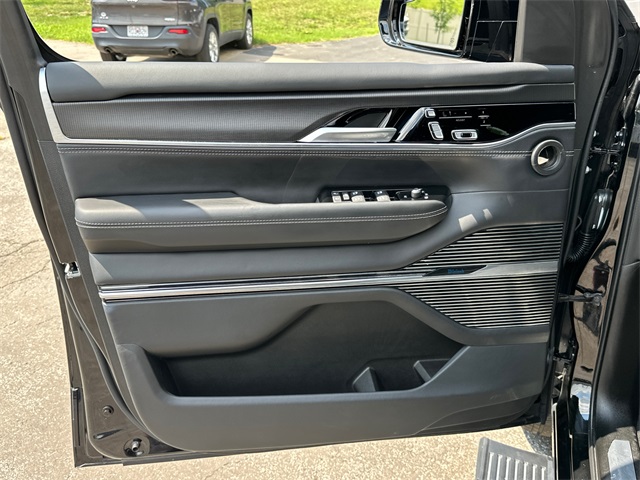 2024 Jeep Grand Wagoneer II photo 34