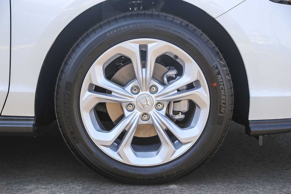 2025 Honda Accord LX photo 11