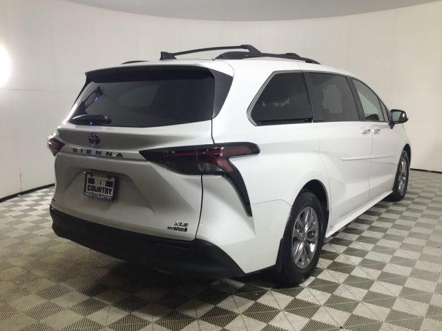 2023 Toyota Sienna XLE photo 7