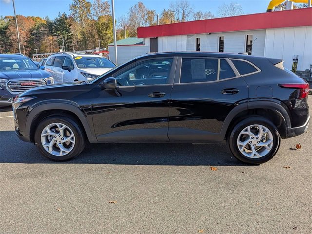 2024 Chevrolet Trax LS photo 4