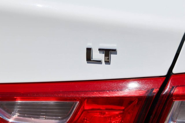 Used 2023 Summit White Chevrolet LT image 8