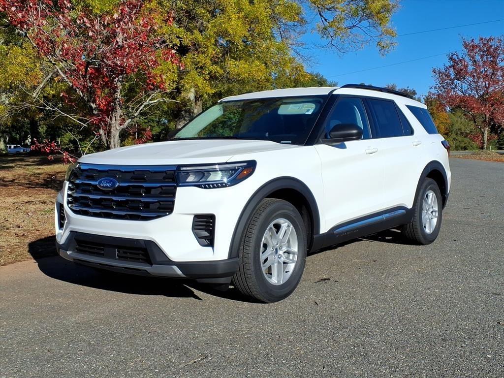 2025 Ford Explorer Active's photo