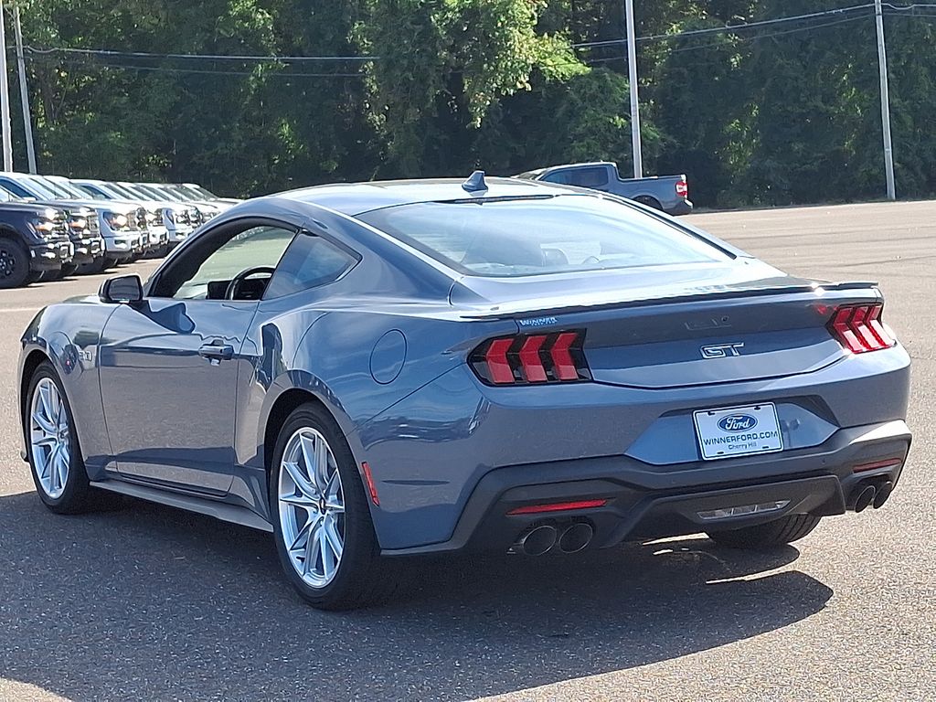 2025 Ford Mustang GT Premium photo 3