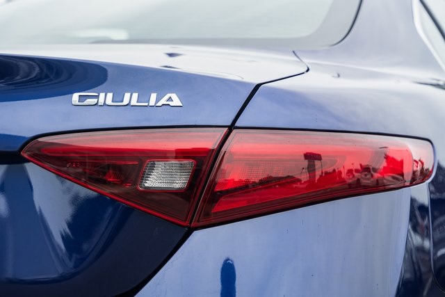 2019 Alfa Romeo Giulia Base photo 7