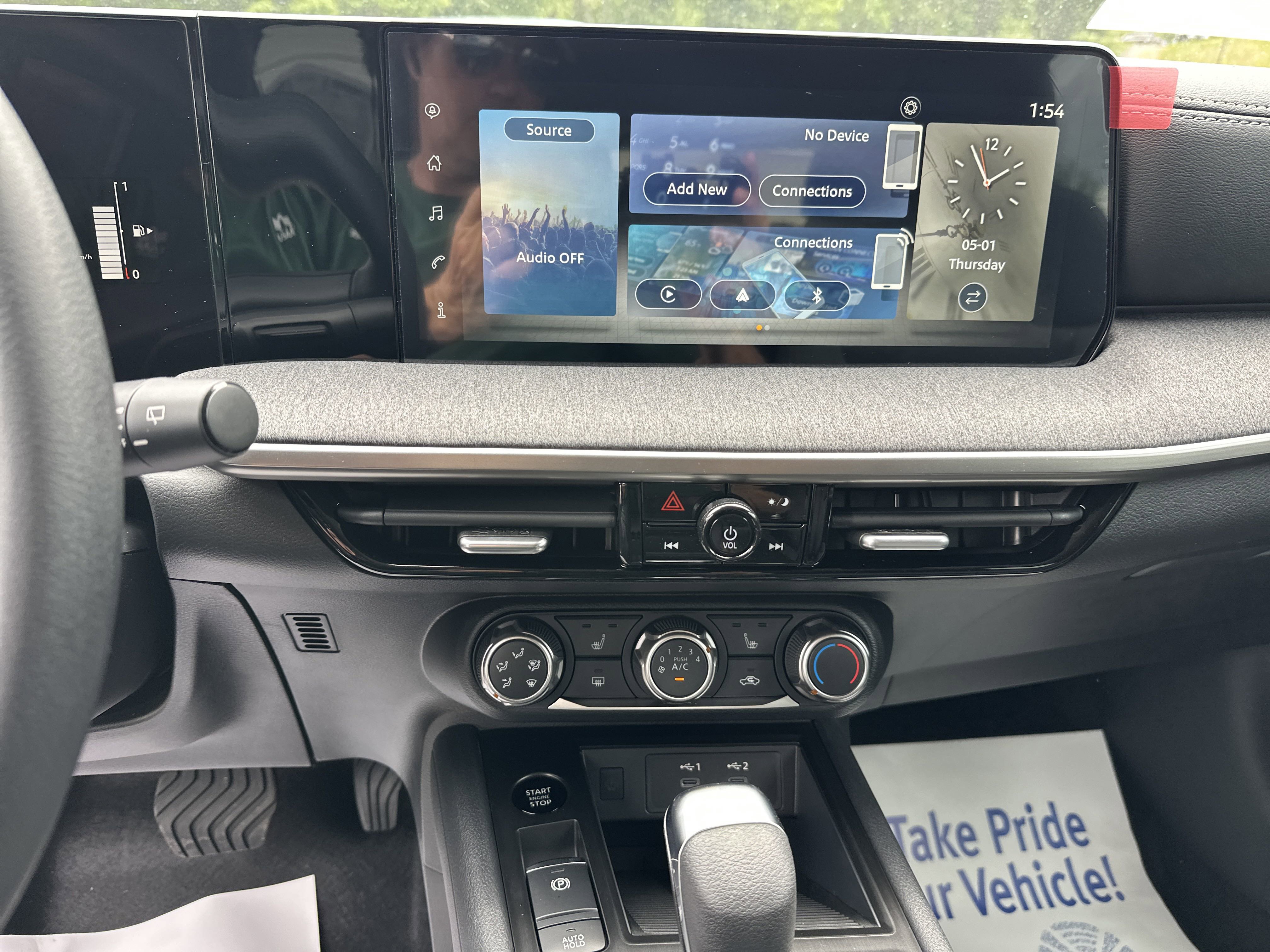 2025 Nissan Kicks SV photo 13