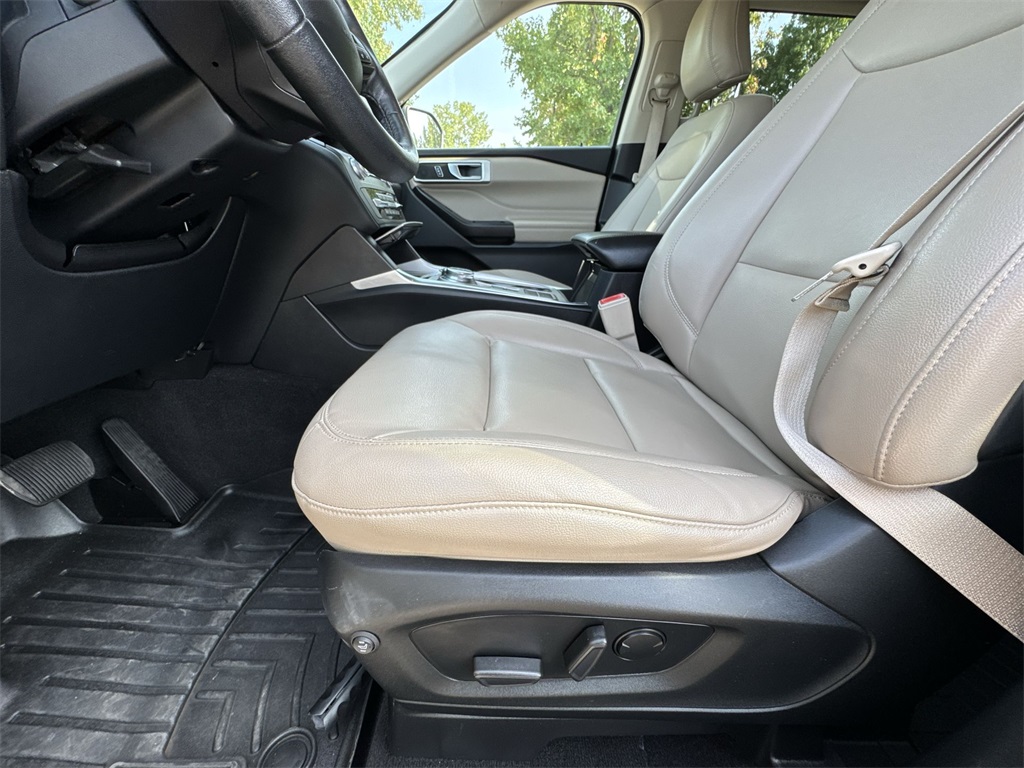 2020 Ford Explorer XLT photo 12