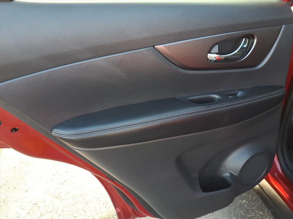 2015 Nissan Rogue SV photo 11