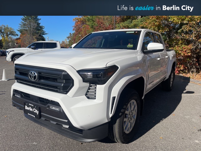 2025 Toyota Tacoma SR5's photo