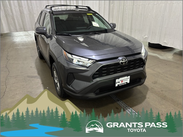 2025 Toyota RAV4 XLE's photo