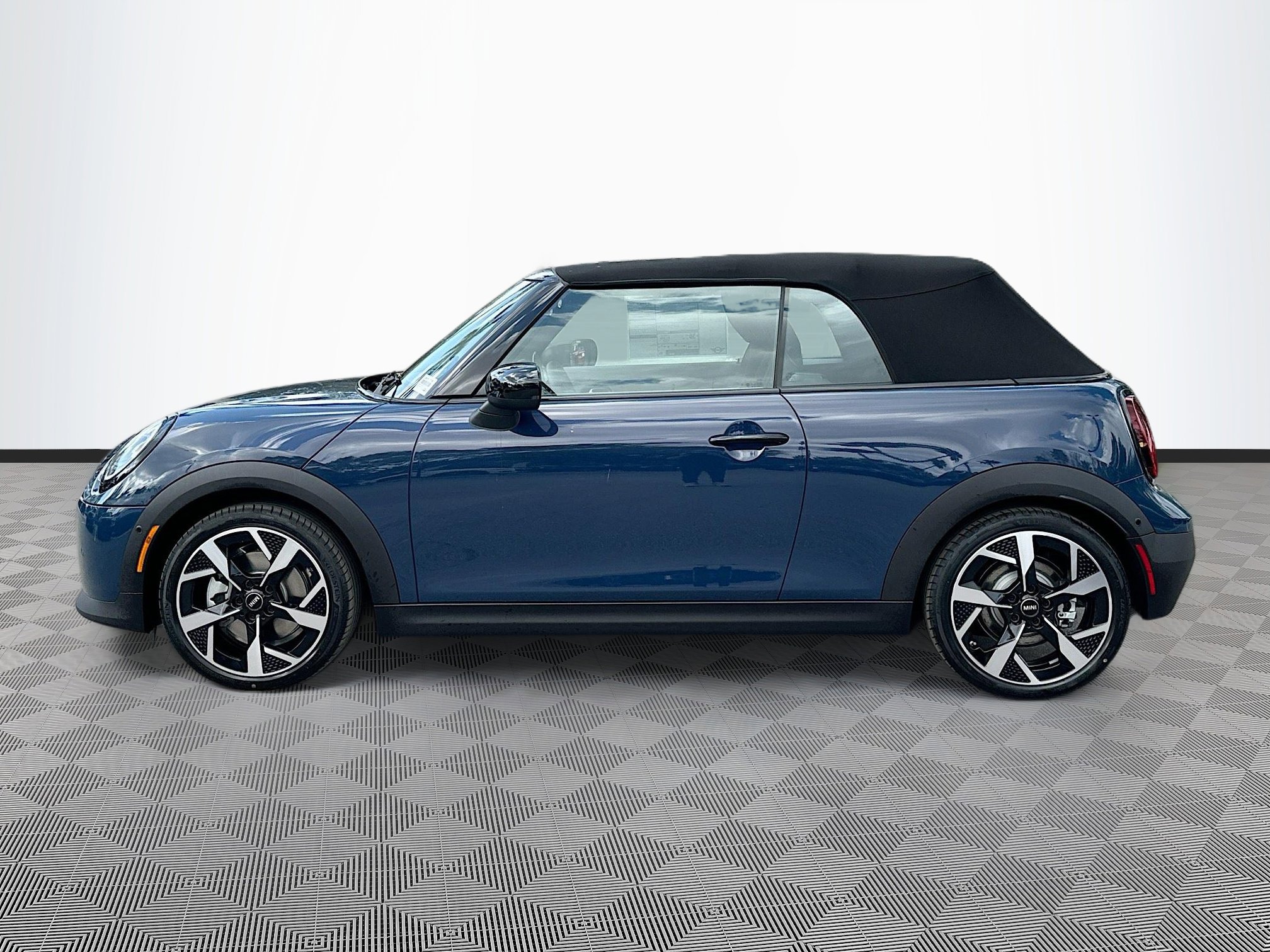2025 Mini Cooper Convertible Signature photo 4