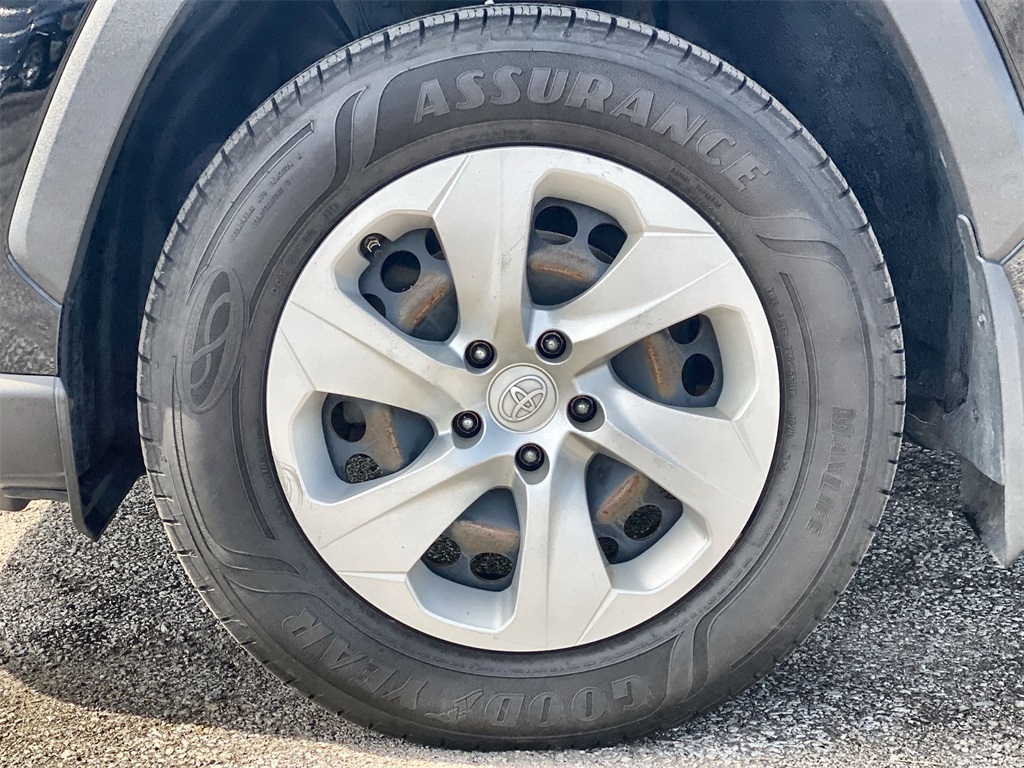 2019 Toyota RAV4 LE photo 16