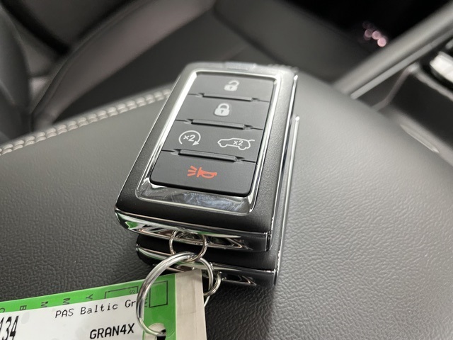 2024 Jeep Cherokee Base photo 42