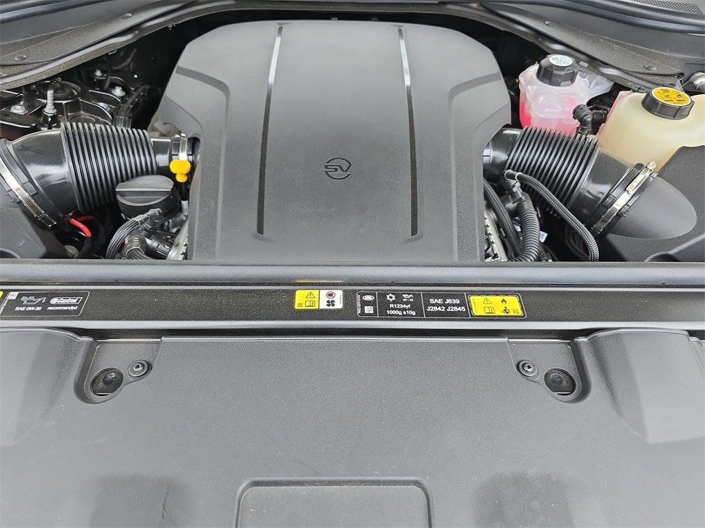 2025 Land Rover Range Rover SV photo 28