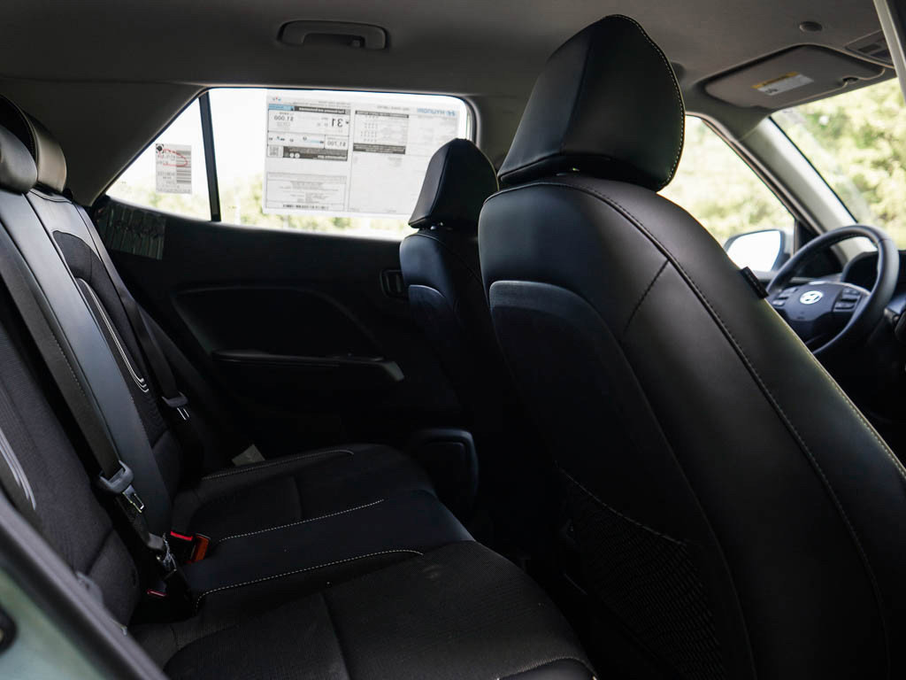 2025 Hyundai Venue Limited photo 10