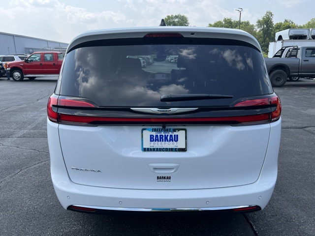 2026 Chrysler Pacifica photo 4