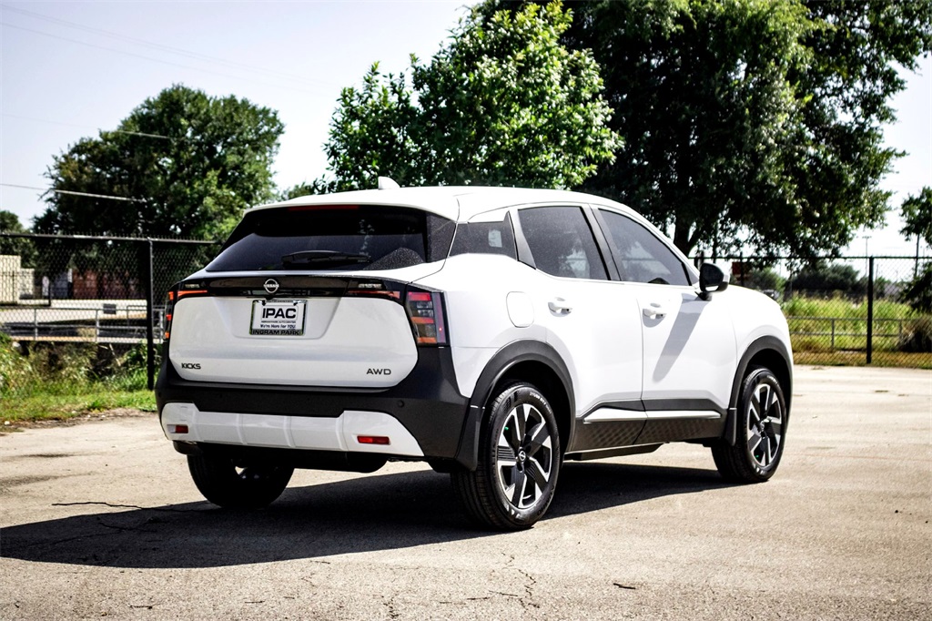 2025 Nissan Kicks SV photo 3