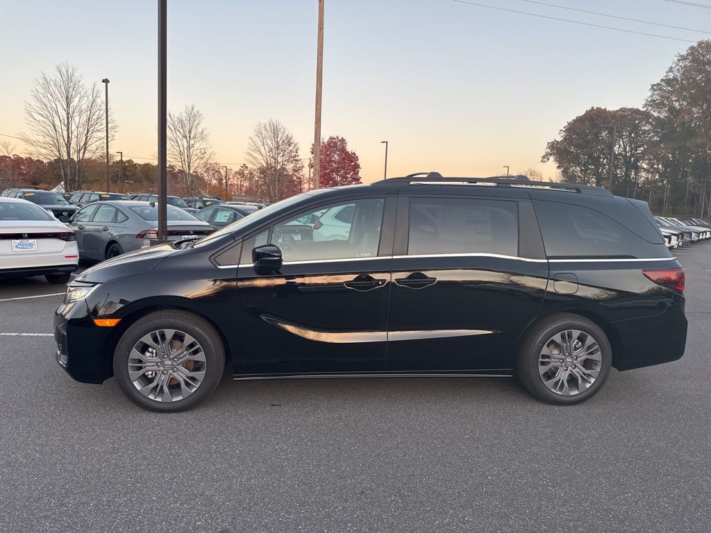 2026 Honda Odyssey Touring photo 4