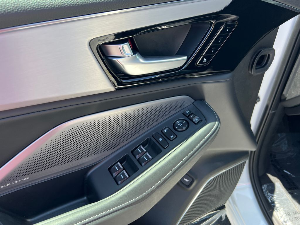 2025 Acura MDX SH-AWD Technology photo 12