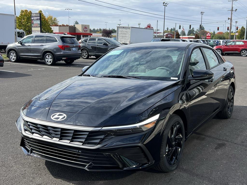 2026 Hyundai Elantra SEL Sport photo 3