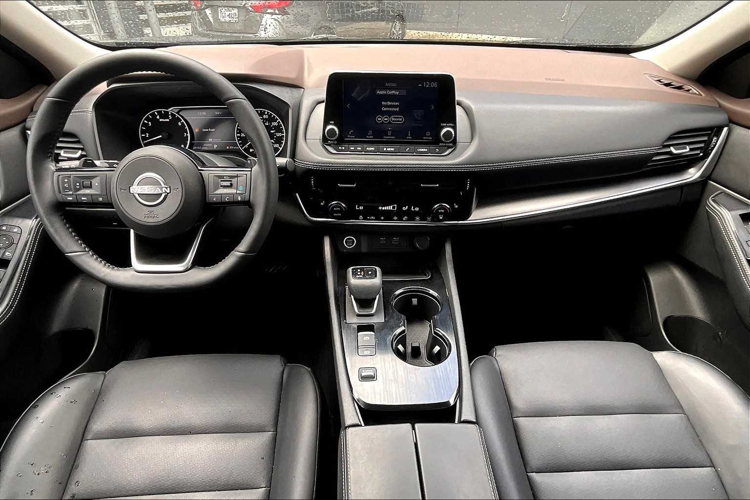 2022 Nissan Rogue SV photo 13