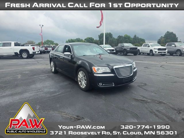2013 Chrysler 300 photo 2