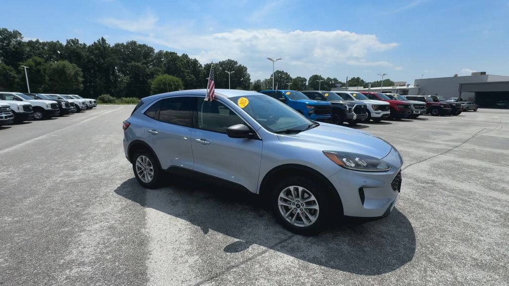 2022 Ford Escape SE photo 2