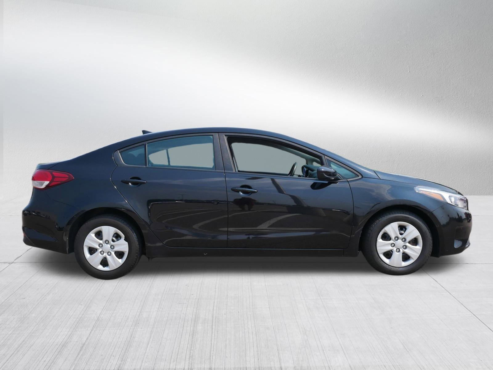 2018 Kia Forte LX Base photo 8