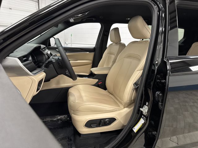 2024 Jeep Grand Cherokee Limited photo 3