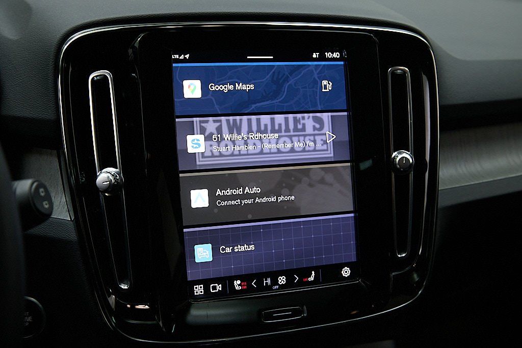 2023 VOLVO XC40 - Image 15