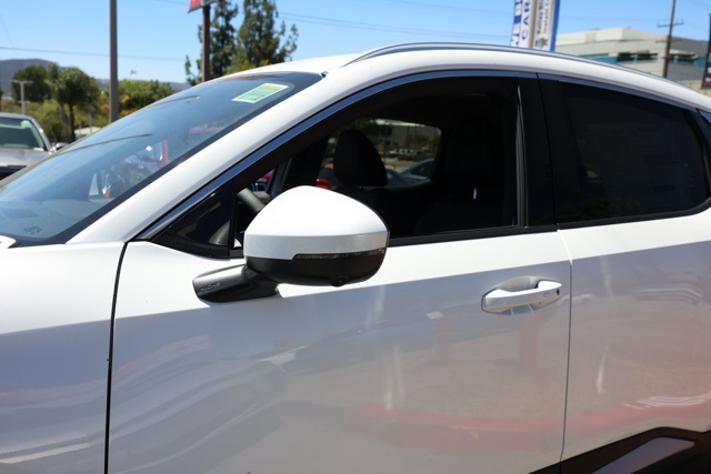2025 Nissan Kicks SR photo 4