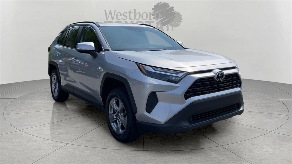 2024 Toyota RAV4 XLE's photo