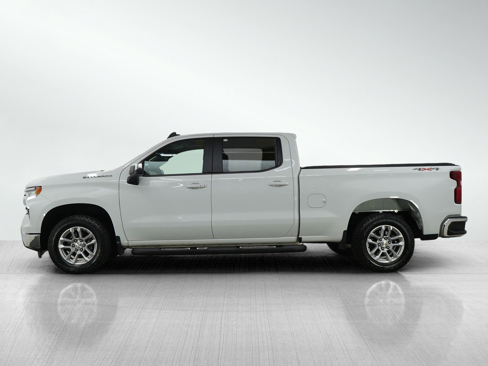 Used 2022 Chevrolet Silverado 1500 LT with VIN 3GCUDDED3NG551258 for sale in Burnsville, Minnesota