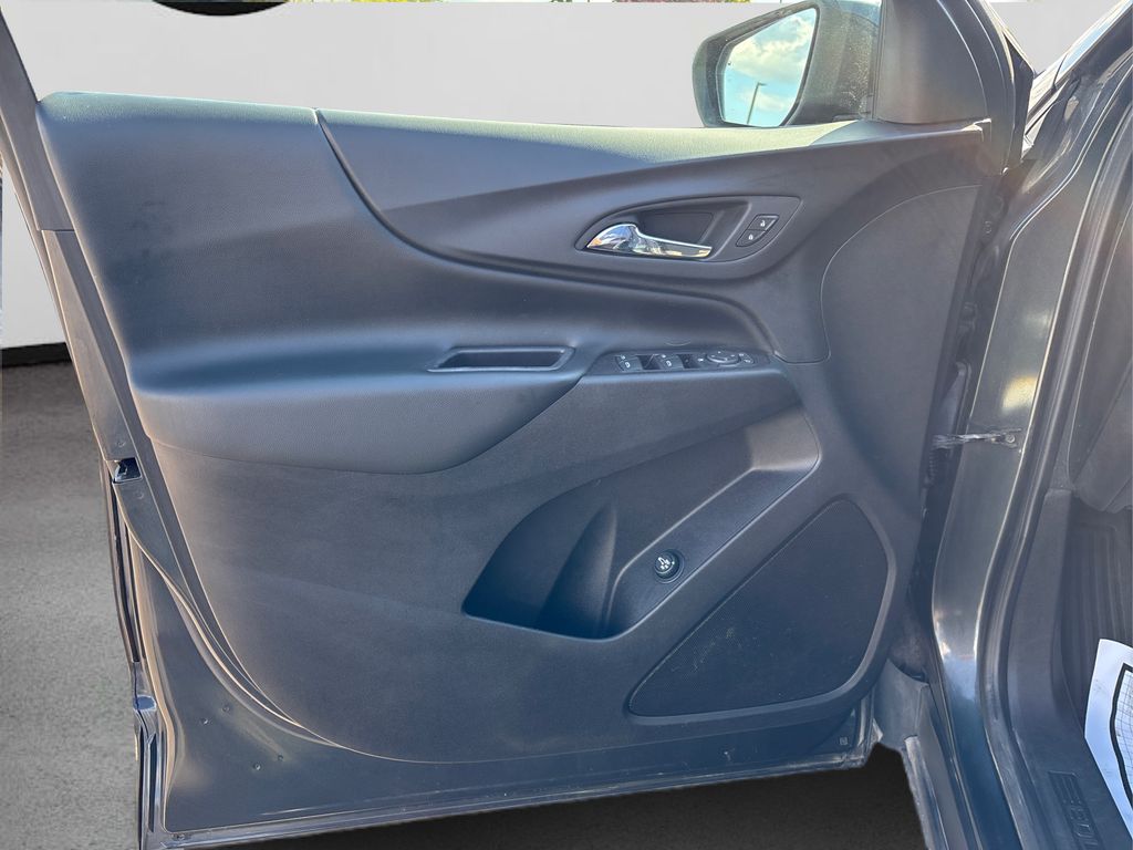 2020 Chevrolet Equinox LT photo 21