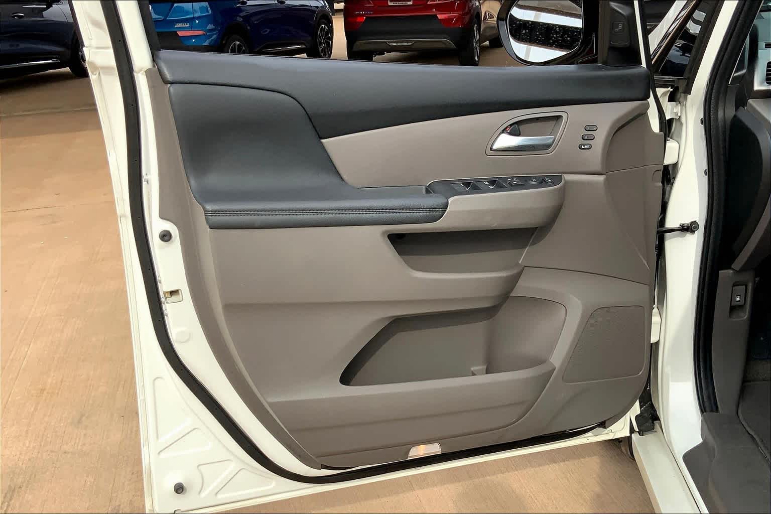 2015 Honda Odyssey Touring Elite photo 18