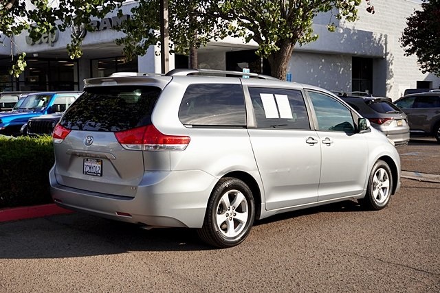 Used 2014 Silver Toyota LE image 7