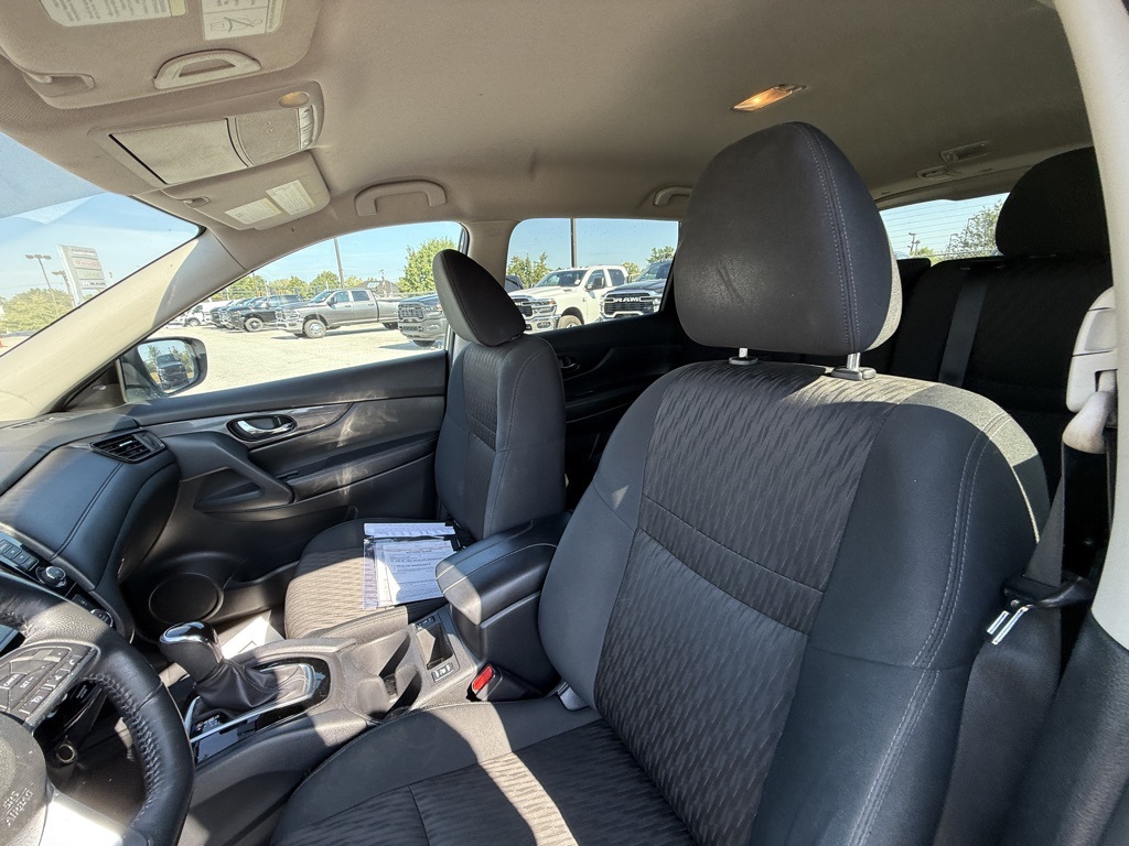 2018 Nissan Rogue SV photo 10
