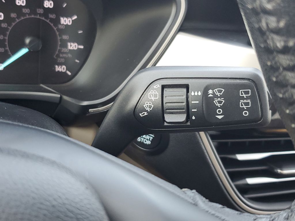 2020 Ford Escape SEL photo 15