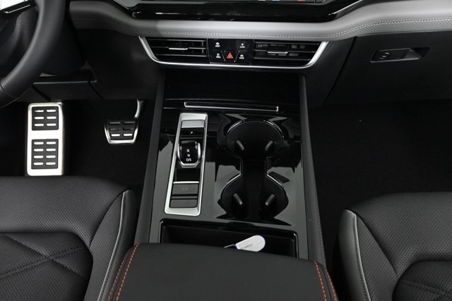 2025 Volkswagen Atlas Peak Edition SE photo 6