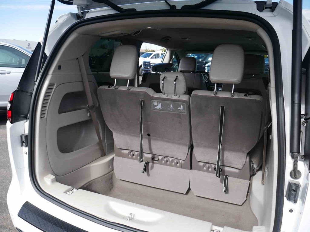 2021 Chrysler Pacifica Touring L photo 6