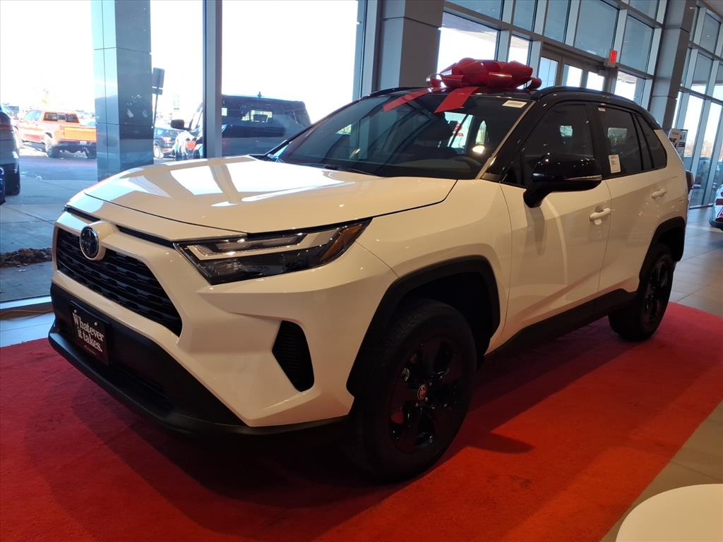 2025 Toyota RAV4 XLE's photo